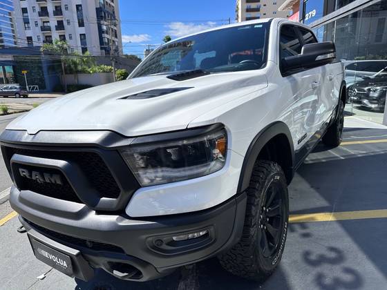 RAM 1500 5.7 V8 GASOLINA REBEL CD 4X4 AUTOMÁTICO